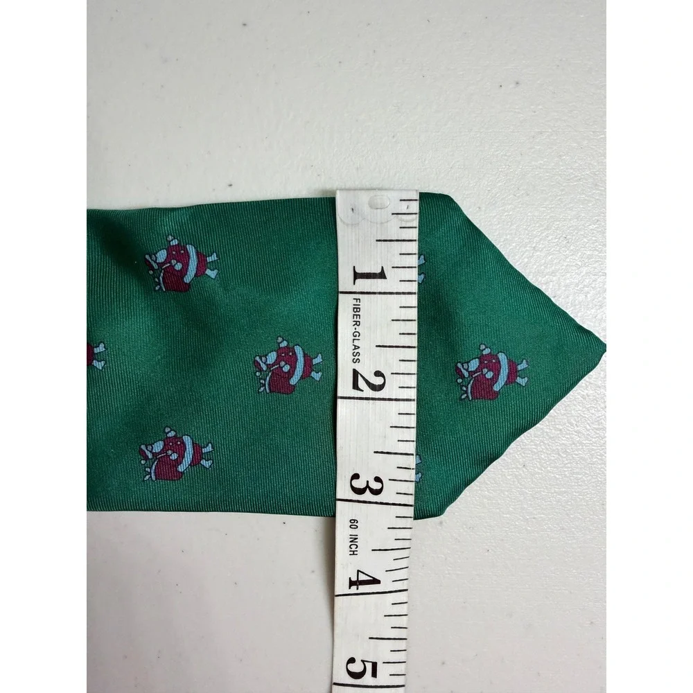 VTG Saks Fifth Avenue Mens Silk Christmas Tie Green Santa Claus Holiday USA Read